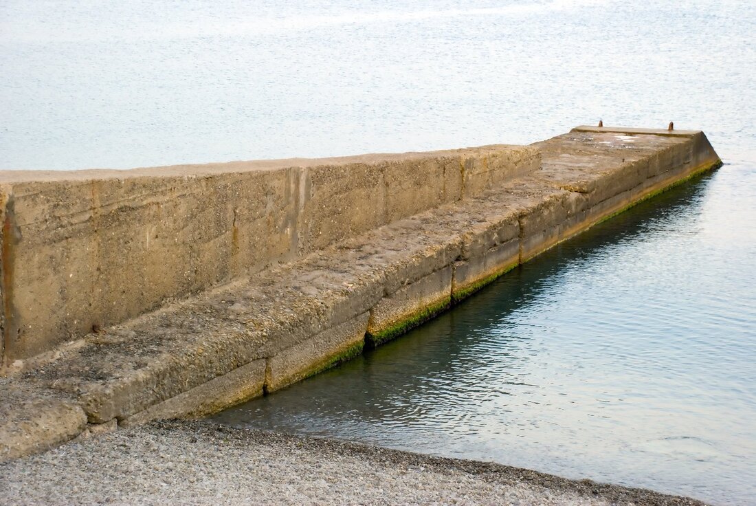 Comparison of seawall and bulkhead construction